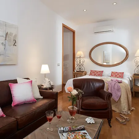 Lodgingmalaga Plaza De La Constitucion Apartment